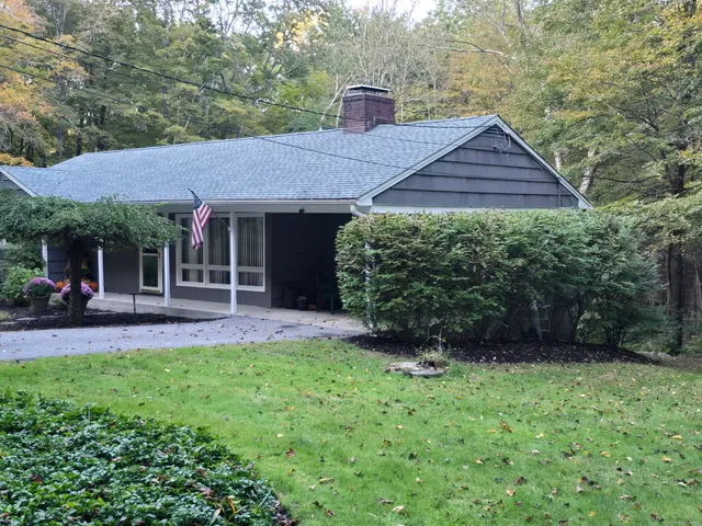 a view of a house with a yard