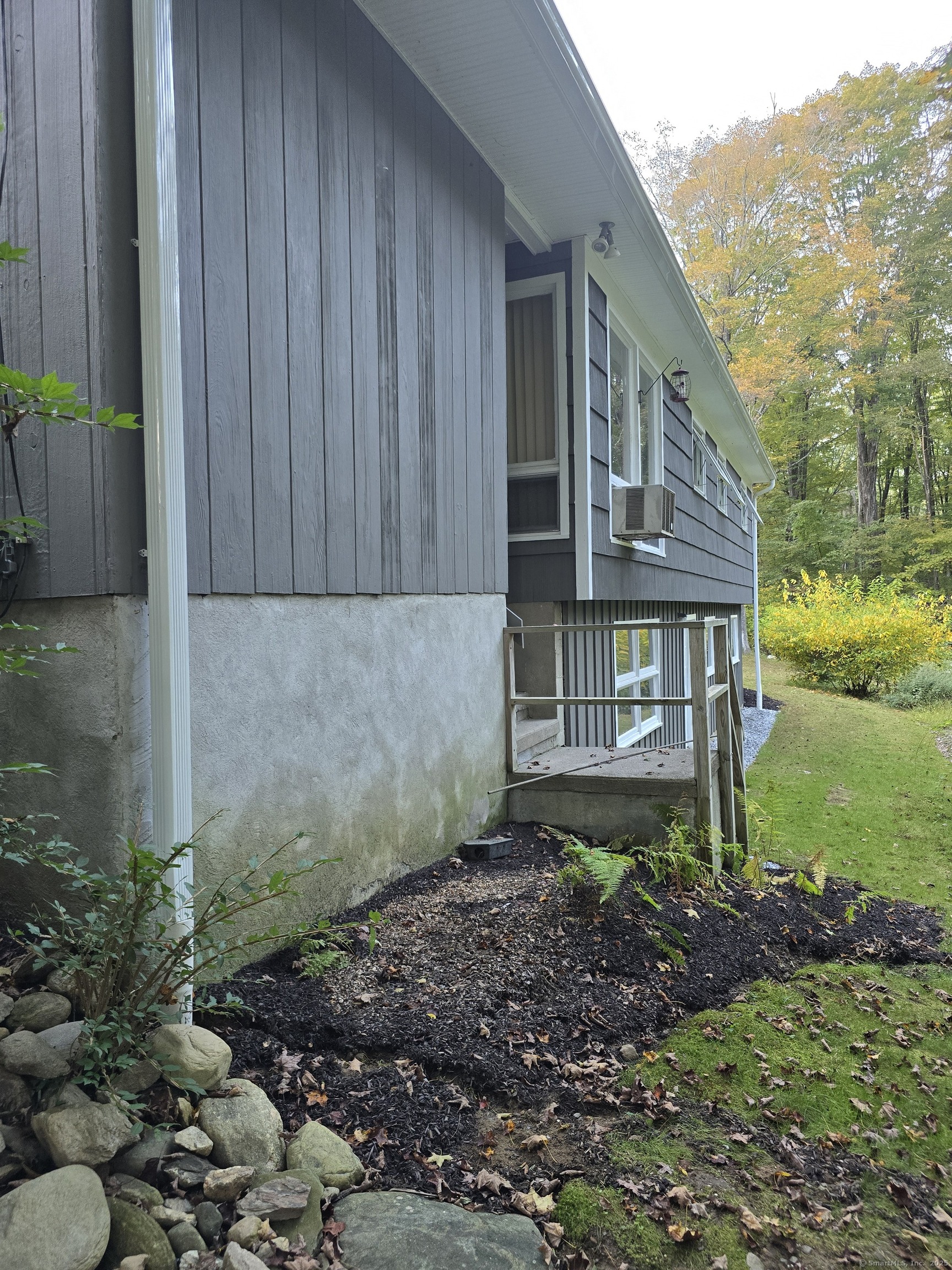32 Old Green Road Newtown, CT 06482 - Photo 5 of 29 a front view of a house with garden