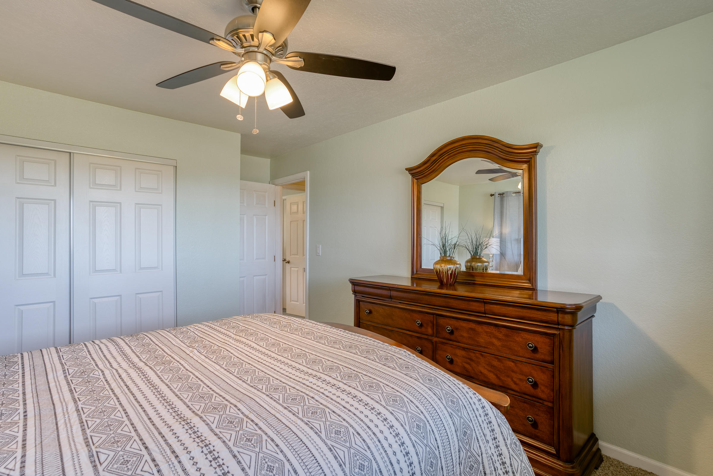 21615 Dersch Road Anderson, CA 96007 - Photo 15 of 40 Large Bedroom 2