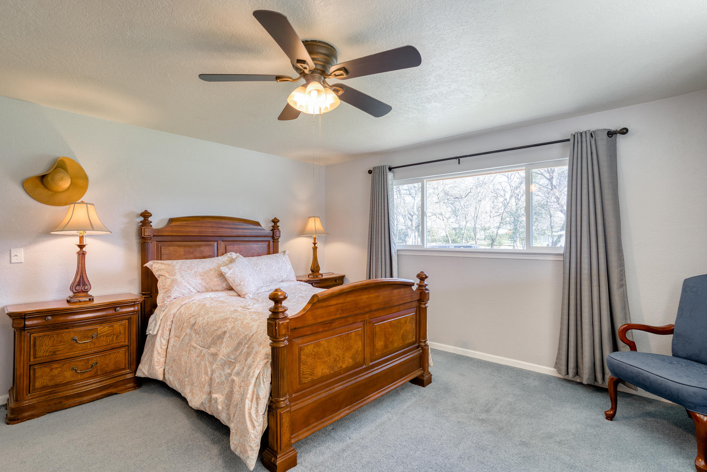 21615 Dersch Road Anderson, CA 96007 - Photo 16 of 40 Master Bedroom