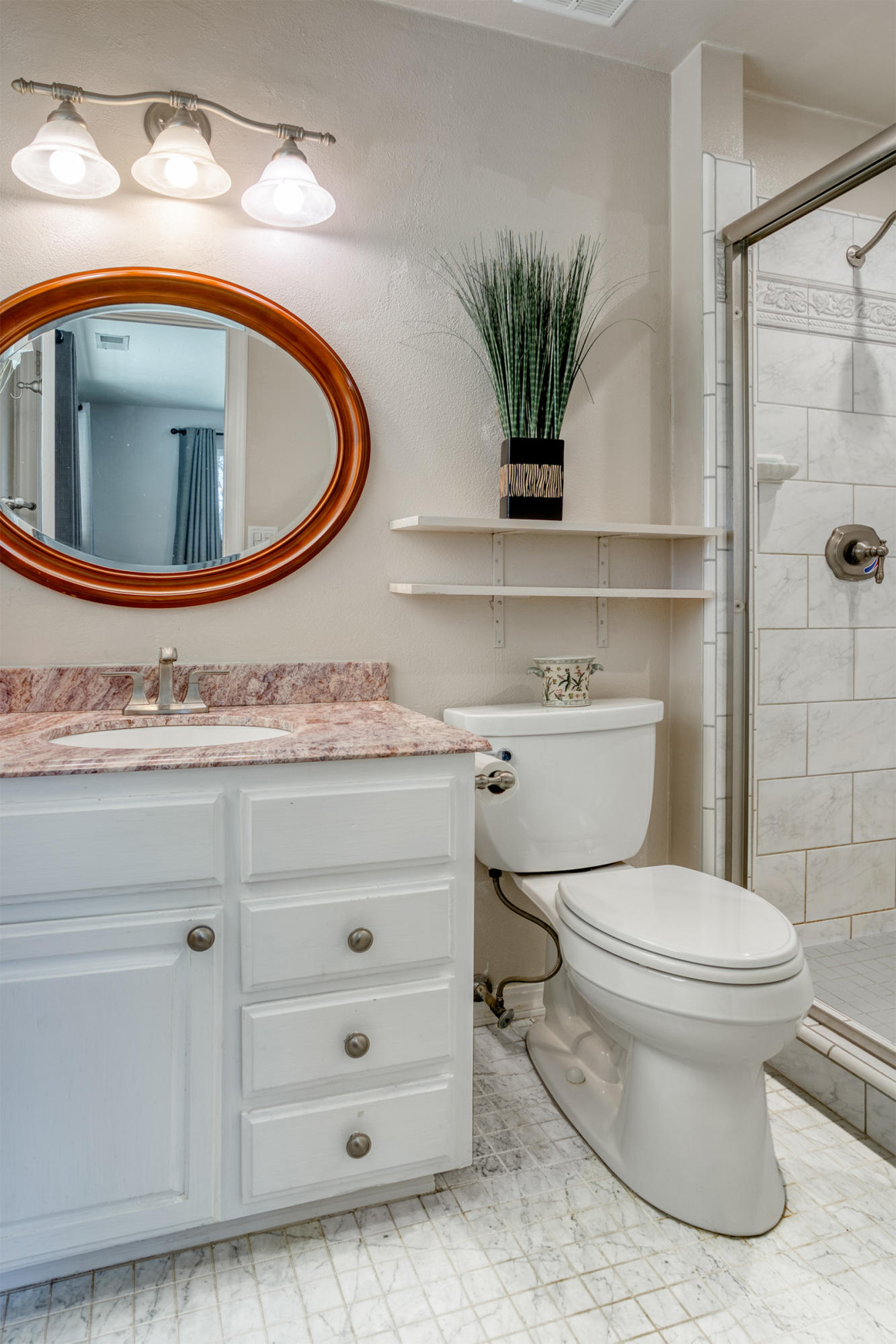 21615 Dersch Road Anderson, CA 96007 - Photo 20 of 40 Walk in Shower