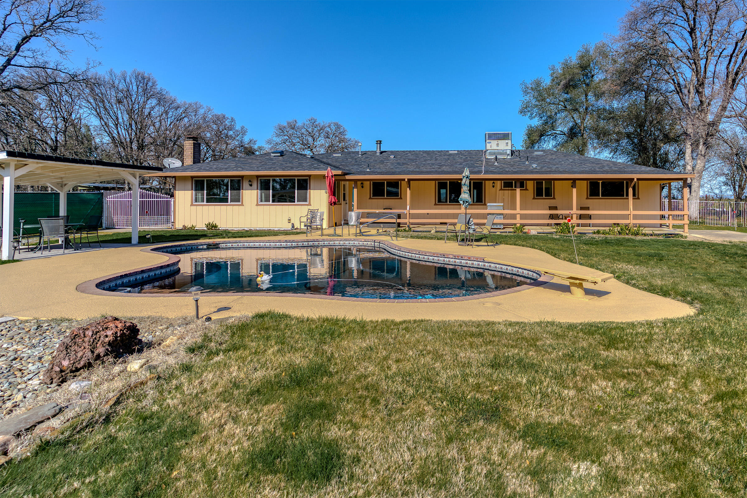 21615 Dersch Road Anderson, CA 96007 - Photo 30 of 40 Lots of space to relax and enjoy