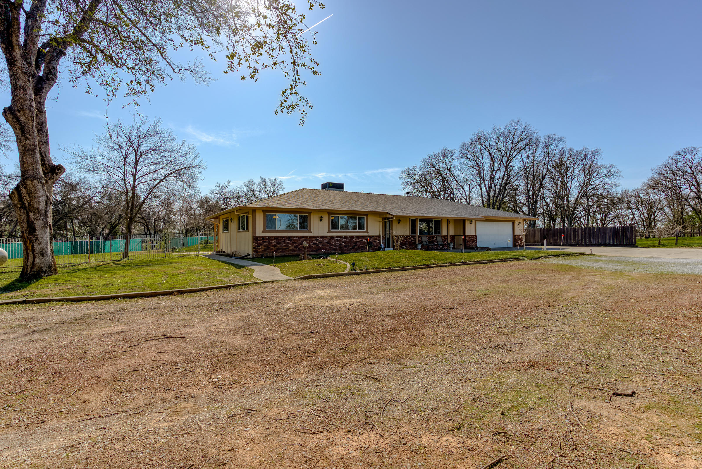 21615 Dersch Road Anderson, CA 96007 - Photo 35 of 40 Tons of parking available