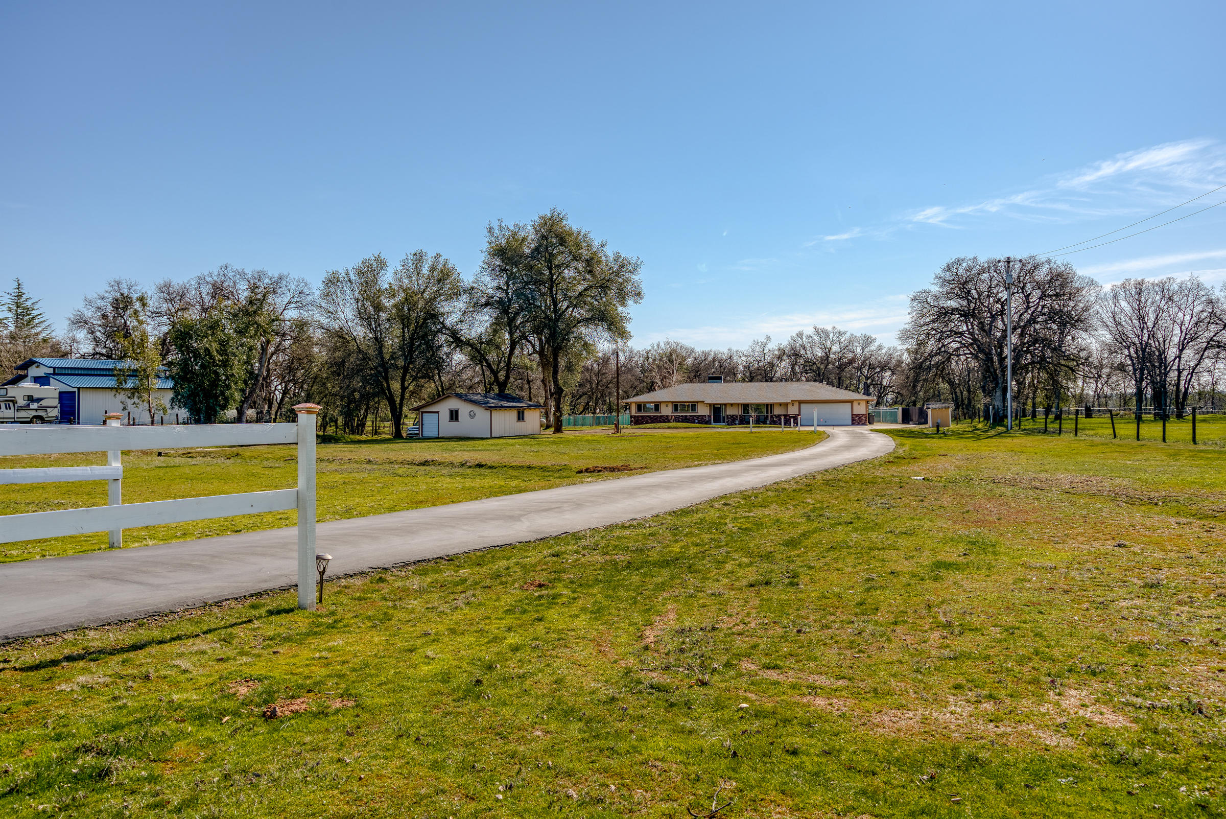 21615 Dersch Road Anderson, CA 96007 - Photo 36 of 40 Private driveway