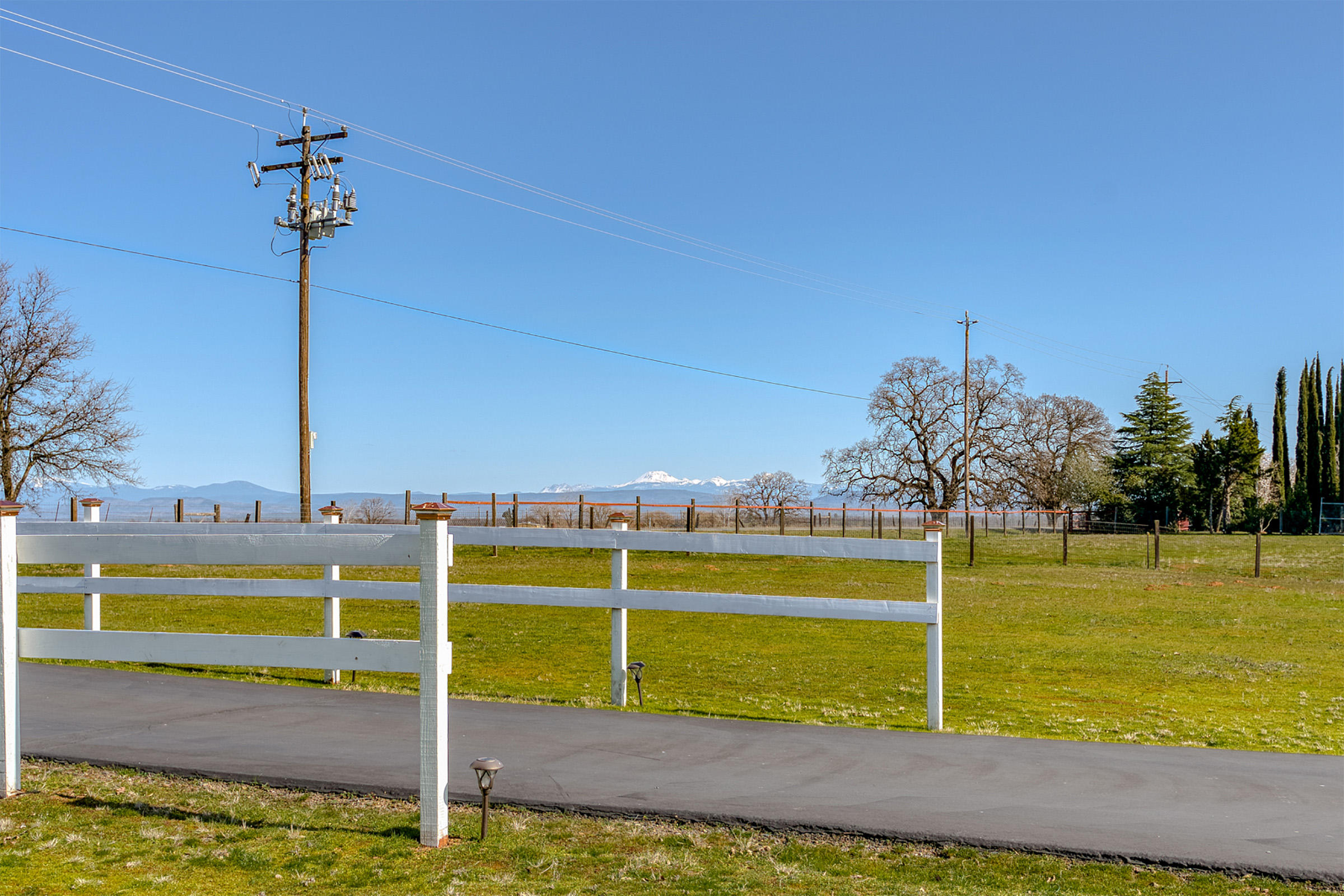 21615 Dersch Road Anderson, CA 96007 - Photo 38 of 40 Gated entry, view of Lassen
