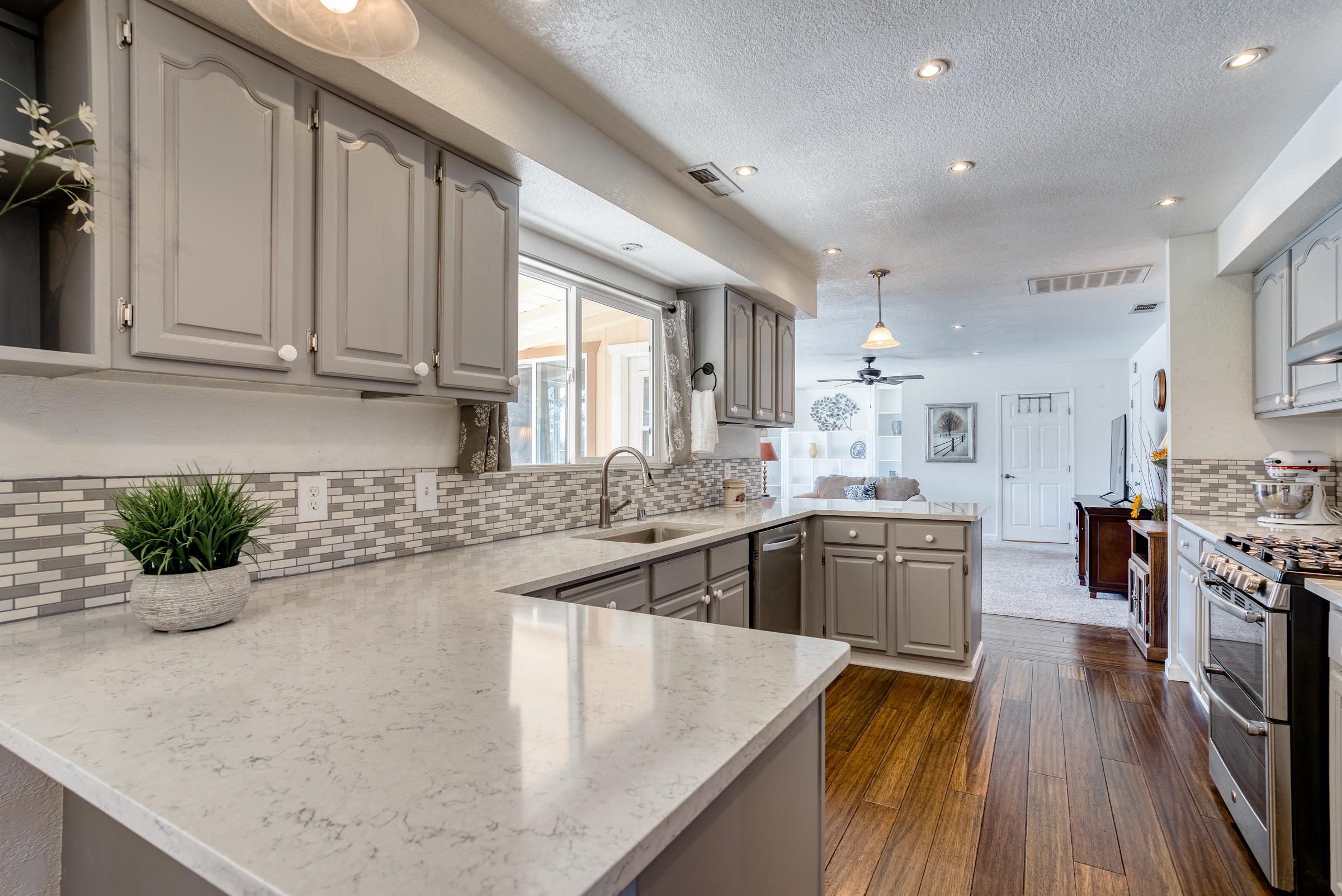 21615 Dersch Road Anderson, CA 96007 - Photo 4 of 40 Updated KItchen