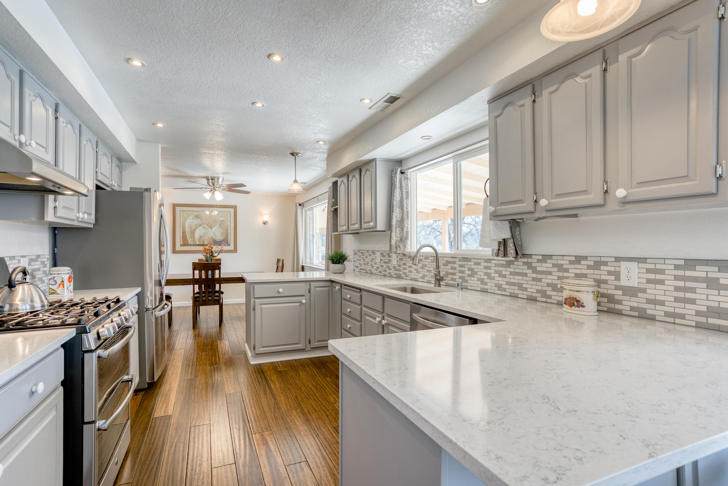 21615 Dersch Road Anderson, CA 96007 - Photo 5 of 40 Quartz Counters