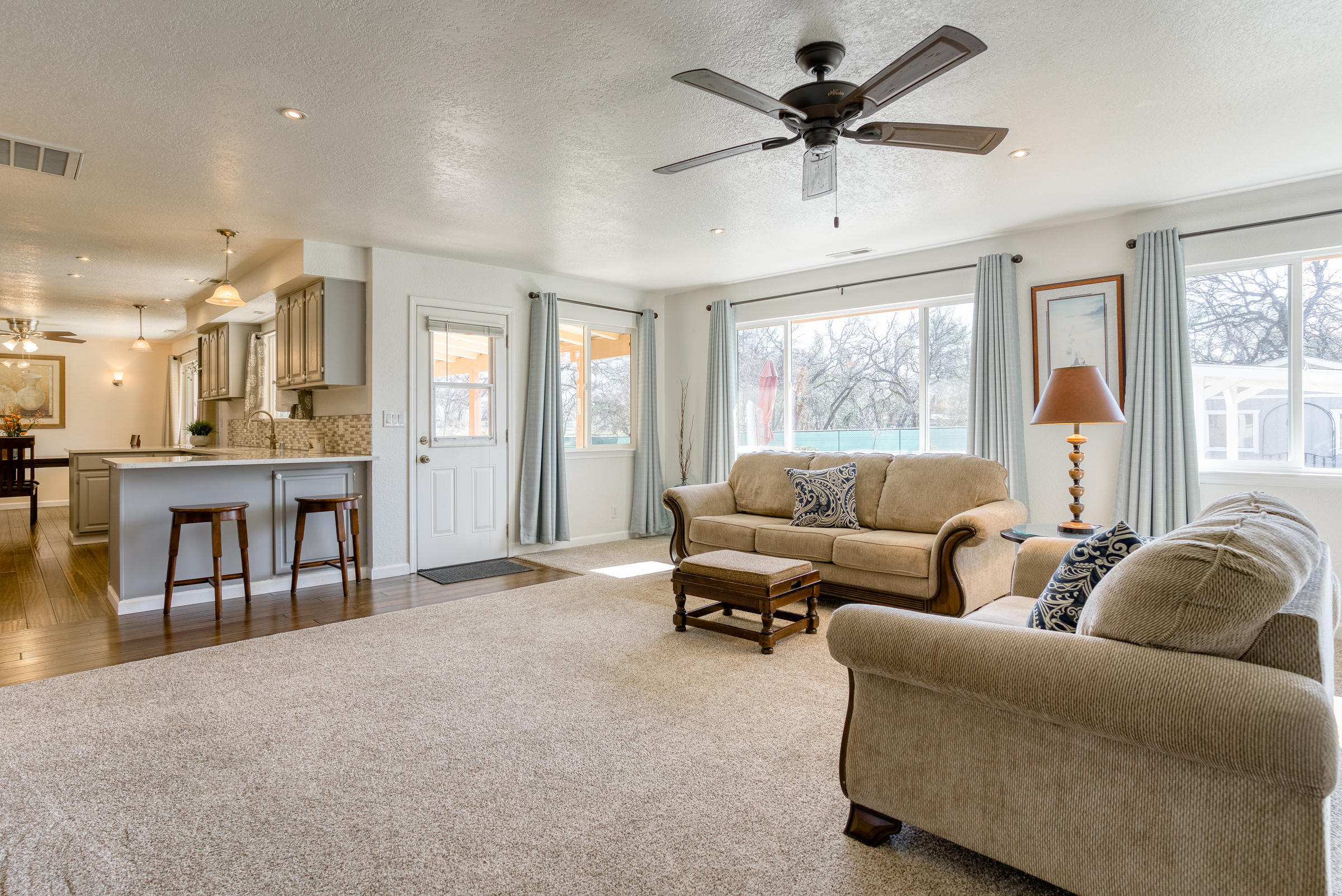 21615 Dersch Road Anderson, CA 96007 - Photo 7 of 40 Family Room