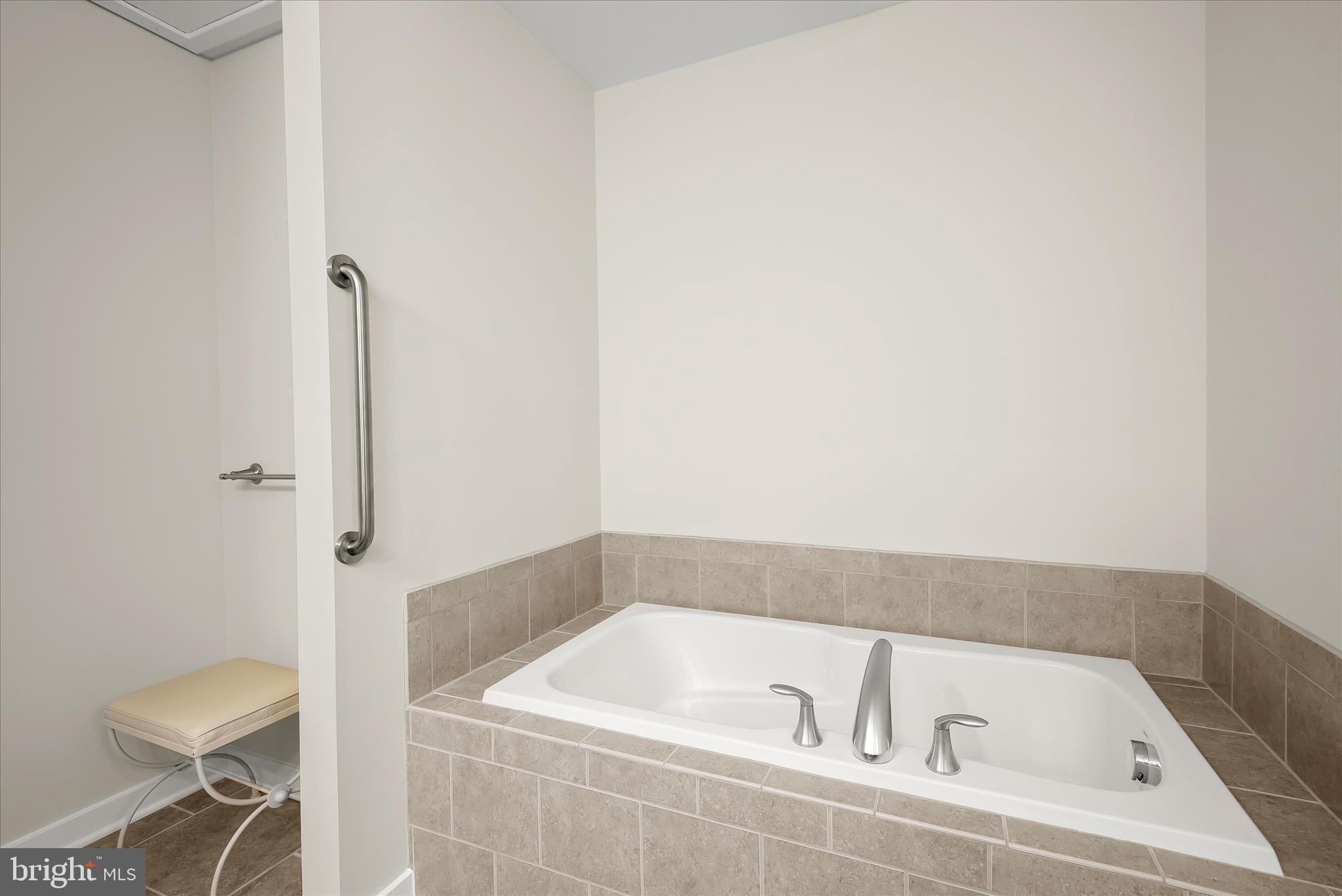 13356 Triadelphia Road Ellicott City, MD 21042 - Photo 44 of 73 Soaking Tub