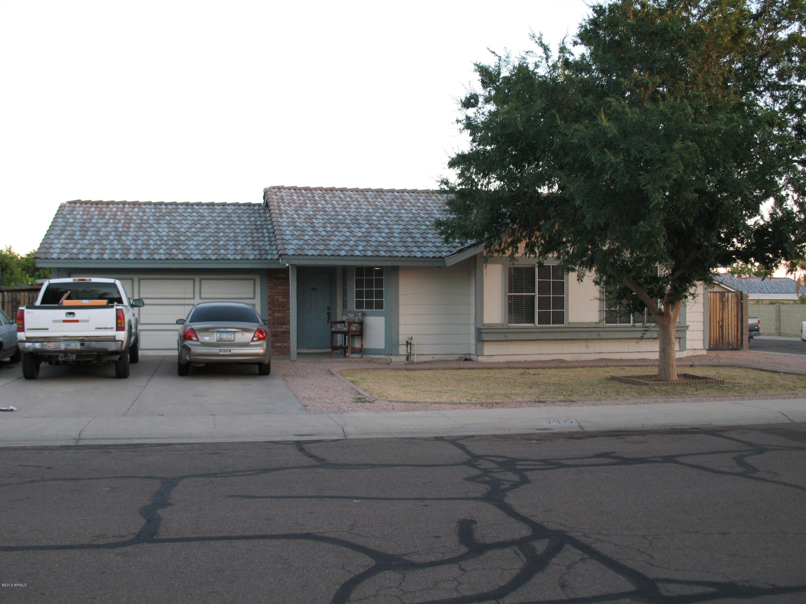 7921 West Charter Oak Road Peoria, AZ 85381 - Photo 2 of 16 front of house