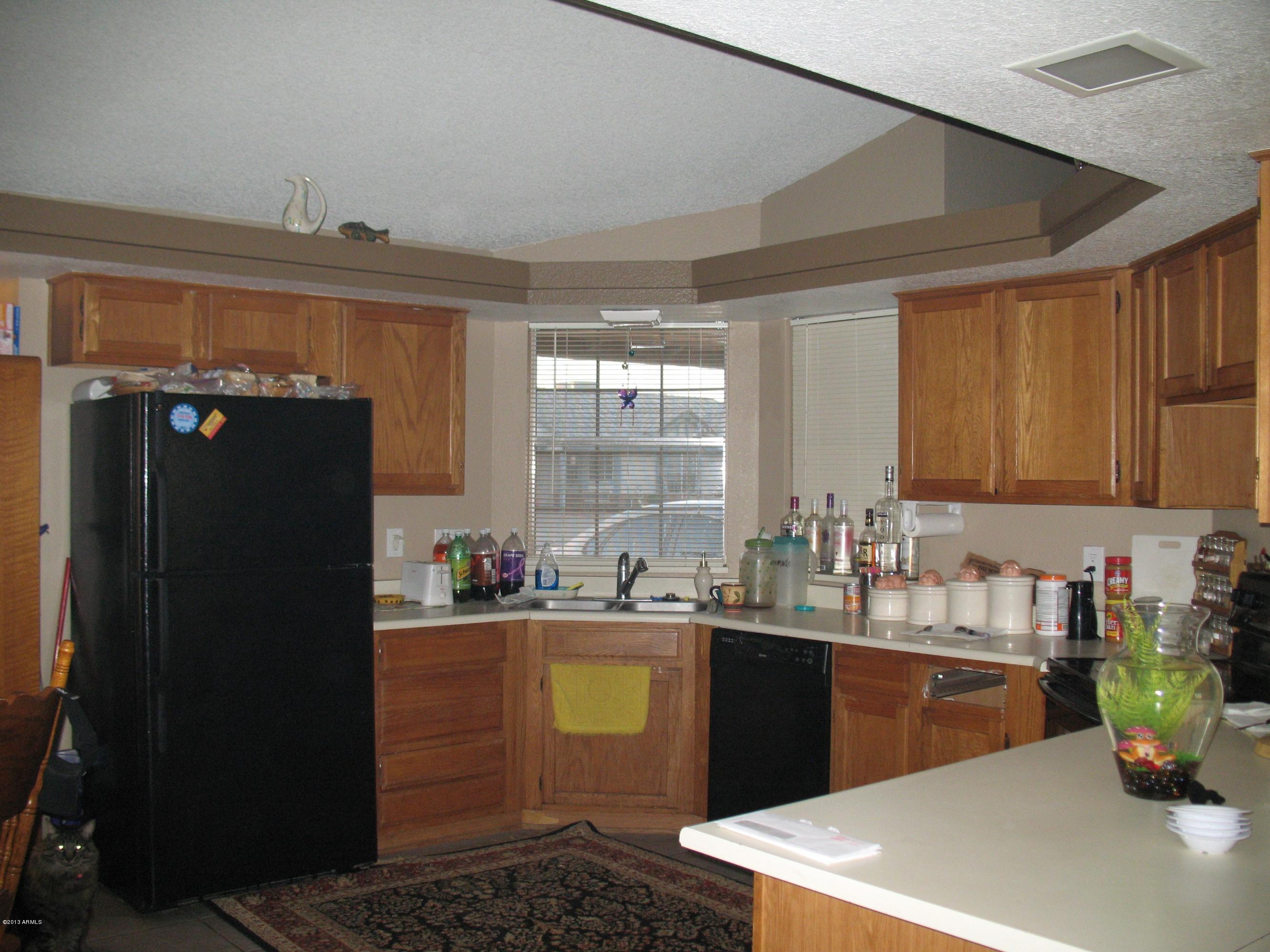 7921 West Charter Oak Road Peoria, AZ 85381 - Photo 7 of 16 kitchen