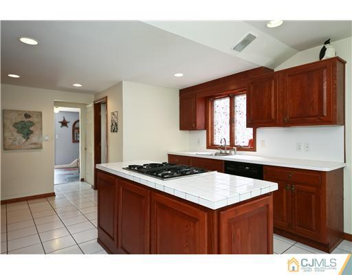 307 Ashland Road Middlesex, NJ 08846 - Photo 9 of 18 Gallery Image 9