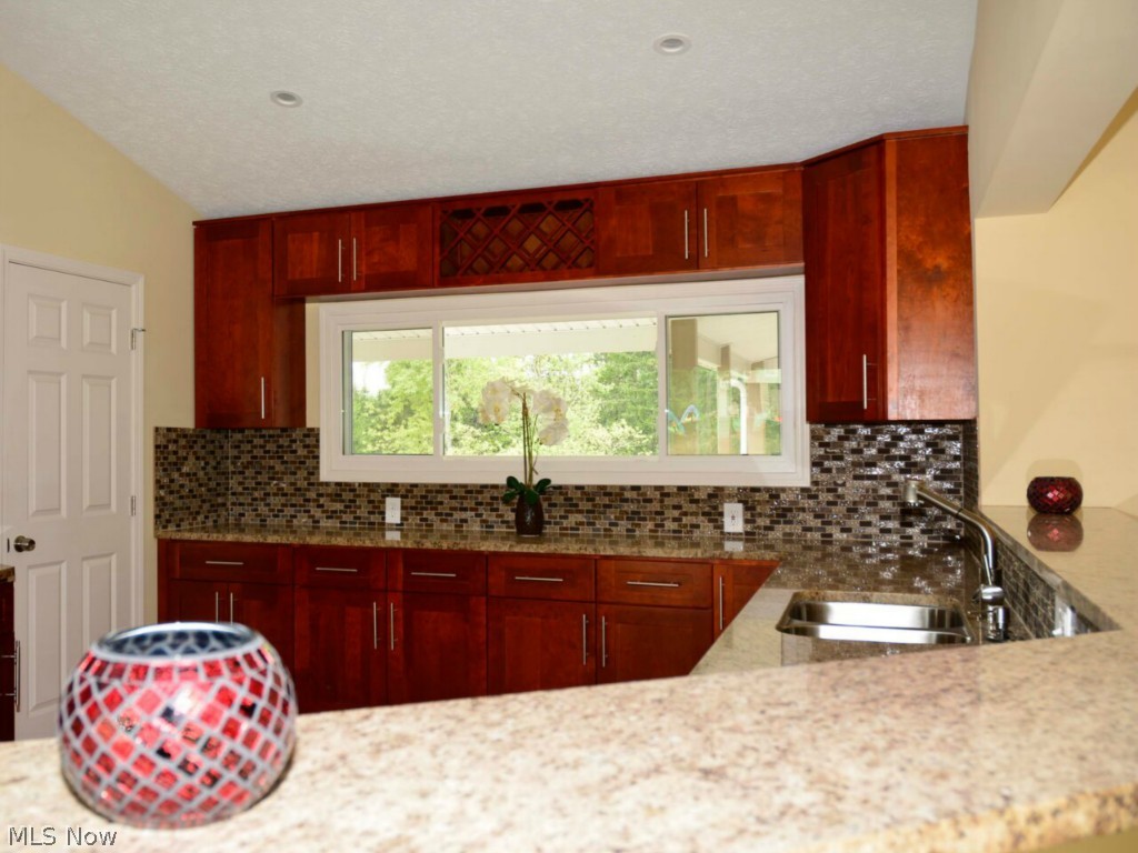 30226 Bolingbrook Road Pepper Pike, OH 44124 - Photo 11 of 25