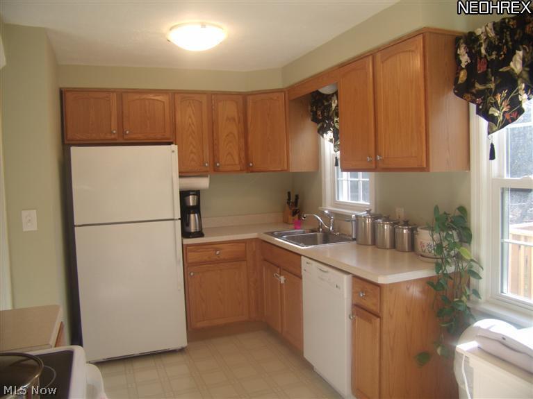 1300 Brainard Road Lyndhurst, OH 44124 - Photo 5 of 24 This beautiful kitchen and room for table and chairs. All appliances are included, Built in microwave, electric stove, refrigerator and dishwasher, new windows and new sink. 1300 Brainard, Lynhurst, minutes to I 271 and East Coast Custard at the corner.