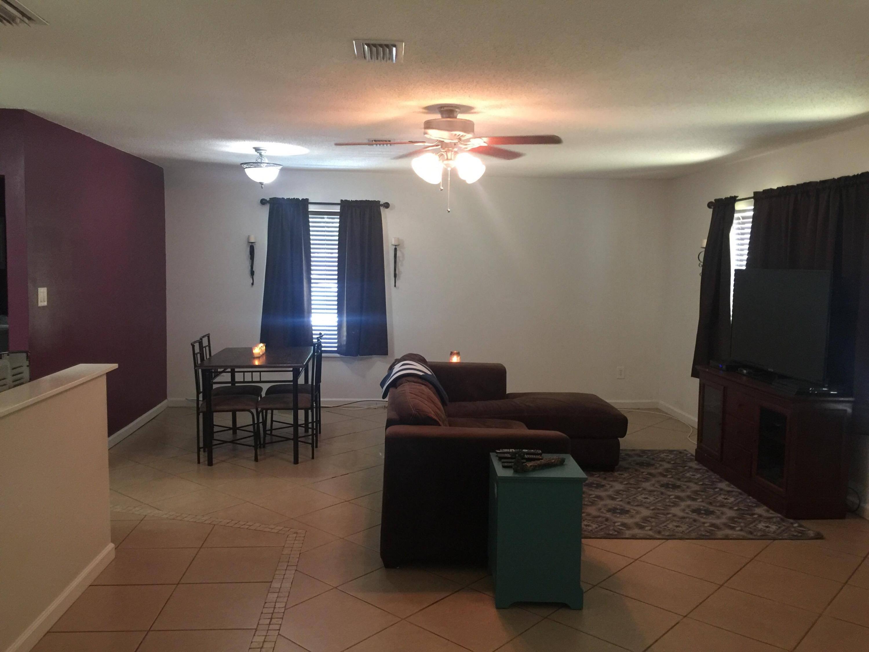 365 Woodlawn Road Freeport, FL 32439 - Photo 6 of 8 Dining and Living