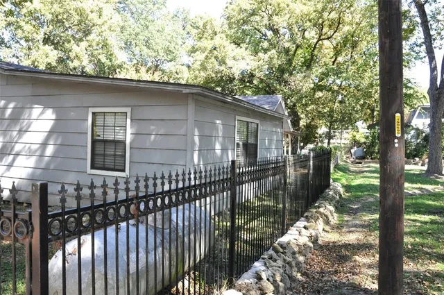 $260,000 | 9939 Shoreline Drive, Wills Point, TX 75169