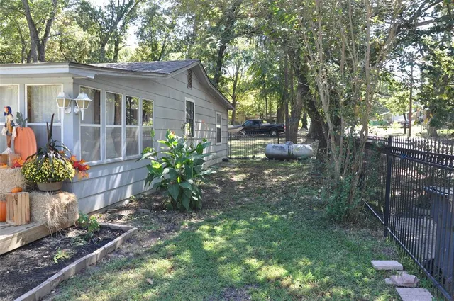 $260,000 | 9939 Shoreline Drive, Wills Point, TX 75169