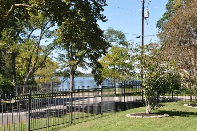 $260,000 | 9939 Shoreline Drive, Wills Point, TX 75169