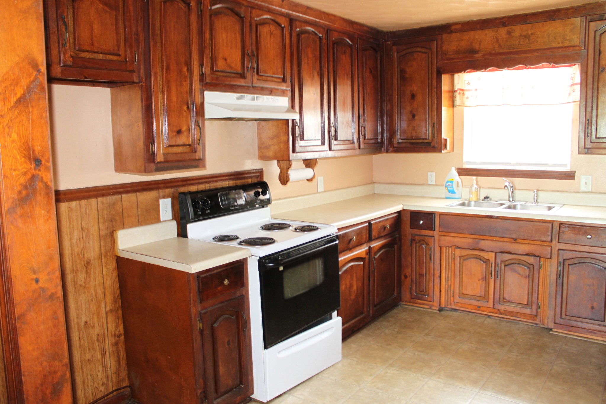 6923 Old Mill Hill Road Dowelltown, TN 37059 - Photo 22 of 43 a kitchen with stainless steel appliances granite countertop a sink stove and refrigerator
