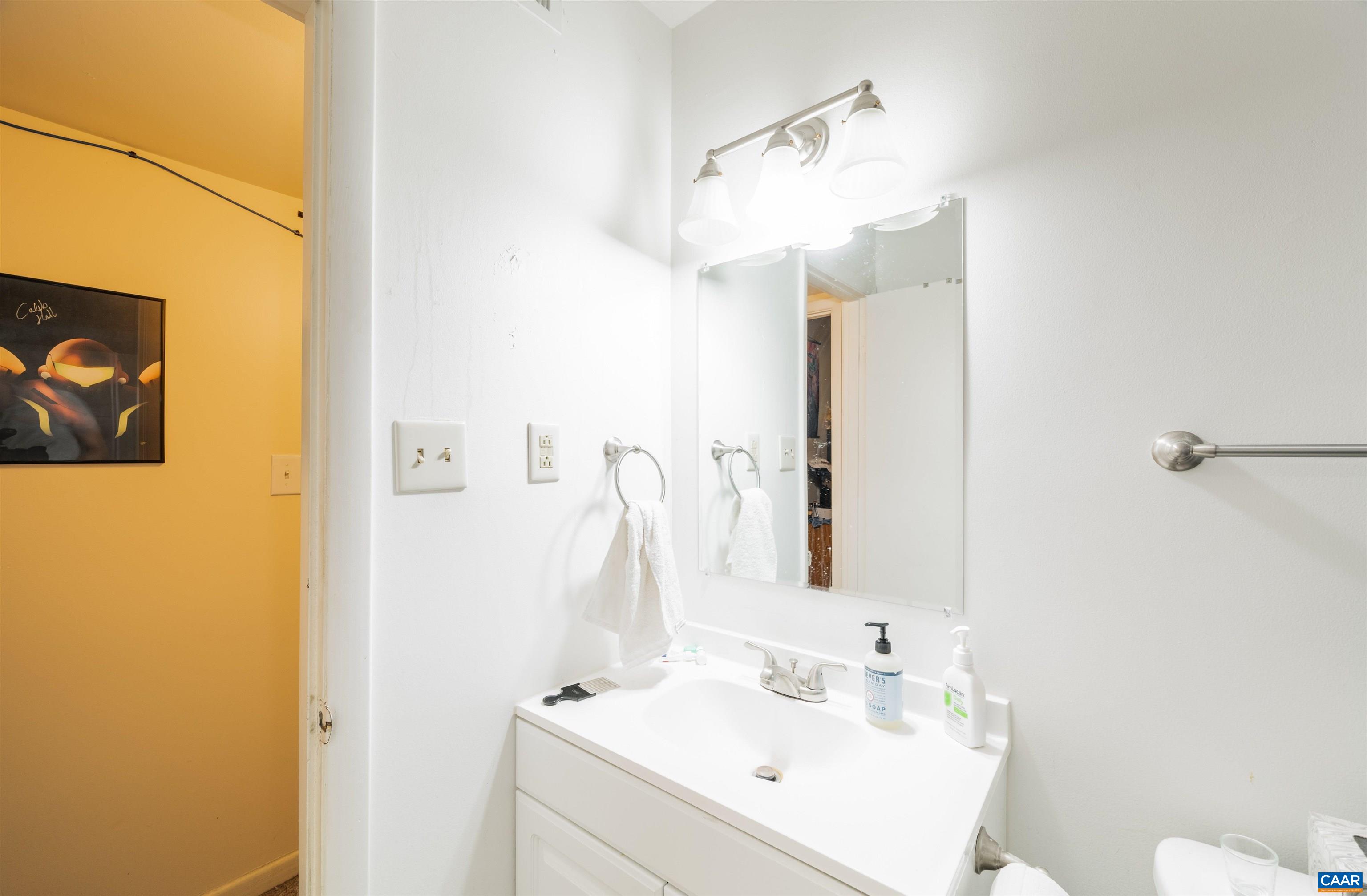 2527 Hydraulic Road, Unit 42 Charlottesville, VA 22901 - Photo 11 of 13 Gallery Image 11