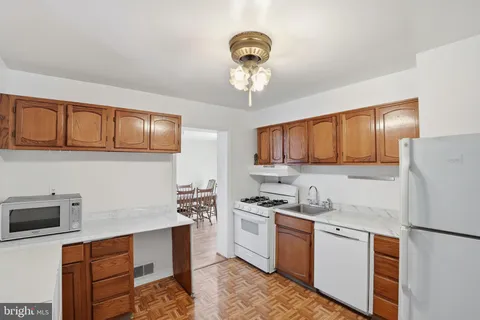 $385,000 | 9809 52nd Place, College Park, MD 20740
