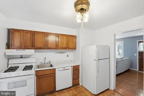 $385,000 | 9809 52nd Place, College Park, MD 20740