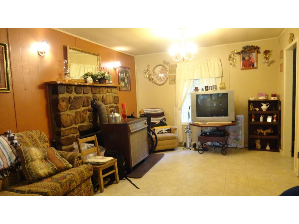 1582 Back Valley Road Blackwater, VA 24221 - Photo 10 of 24 WARM GREAT ROOM DEN