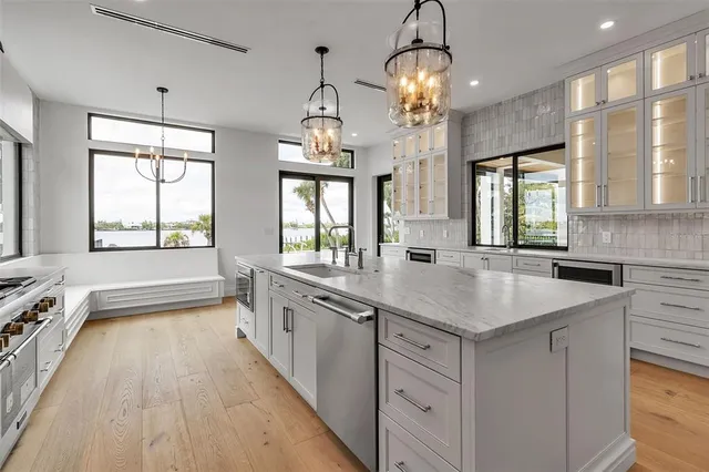 $6,250,000 | 2513 Bayshore Road, Nokomis, FL 34275