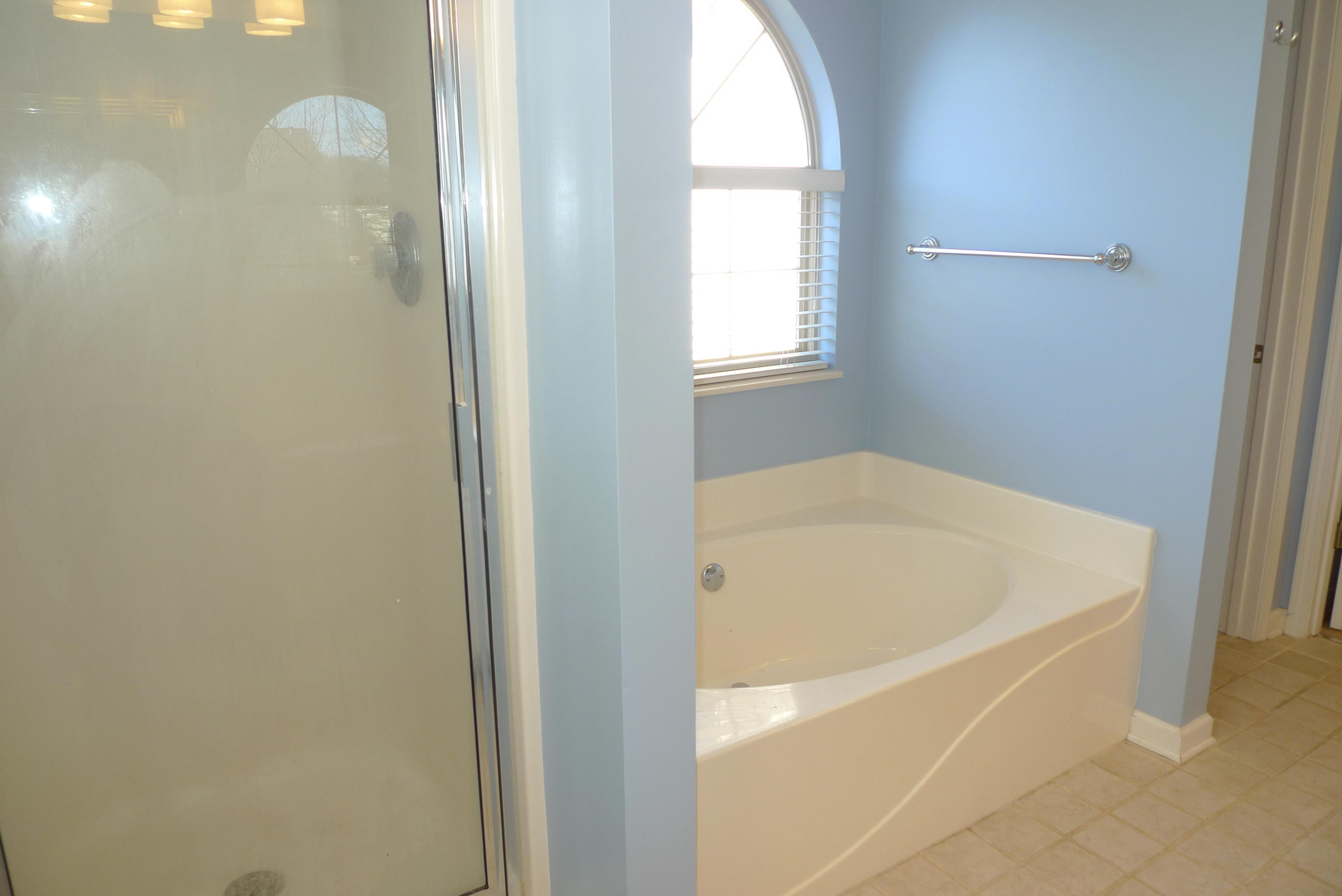 1121 Vale View Road Knoxville, TN 37922 - Photo 21 of 34 Master Bath