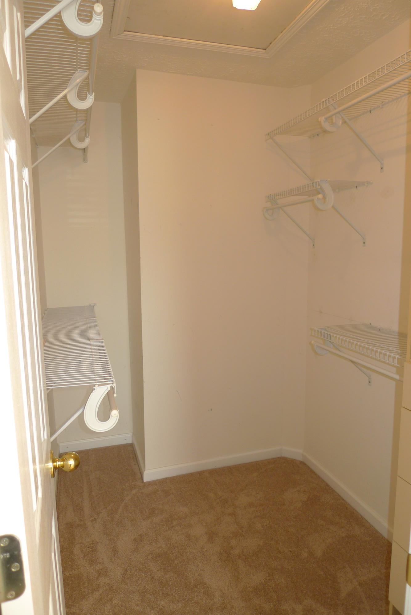 1121 Vale View Road Knoxville, TN 37922 - Photo 23 of 34 Master Closet