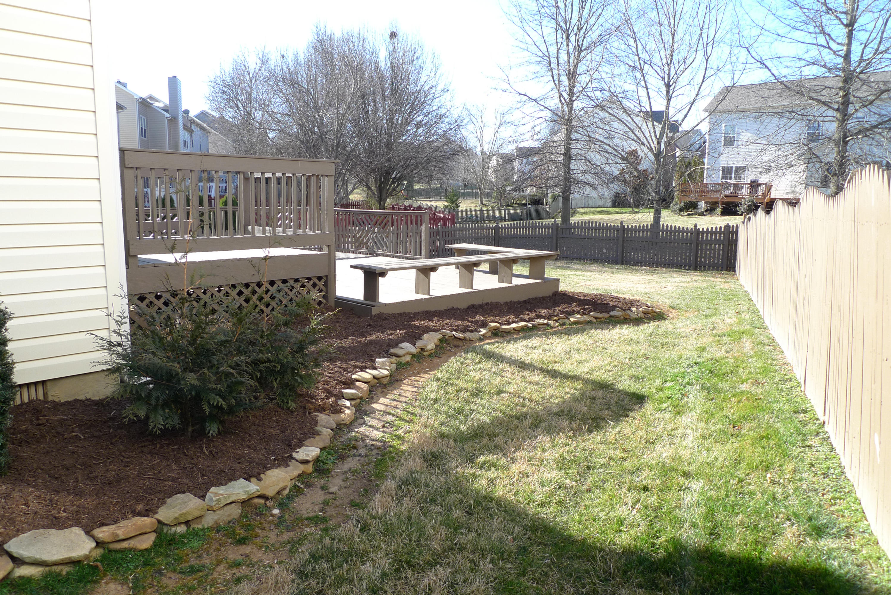 1121 Vale View Road Knoxville, TN 37922 - Photo 33 of 34 Back Yard & Deck