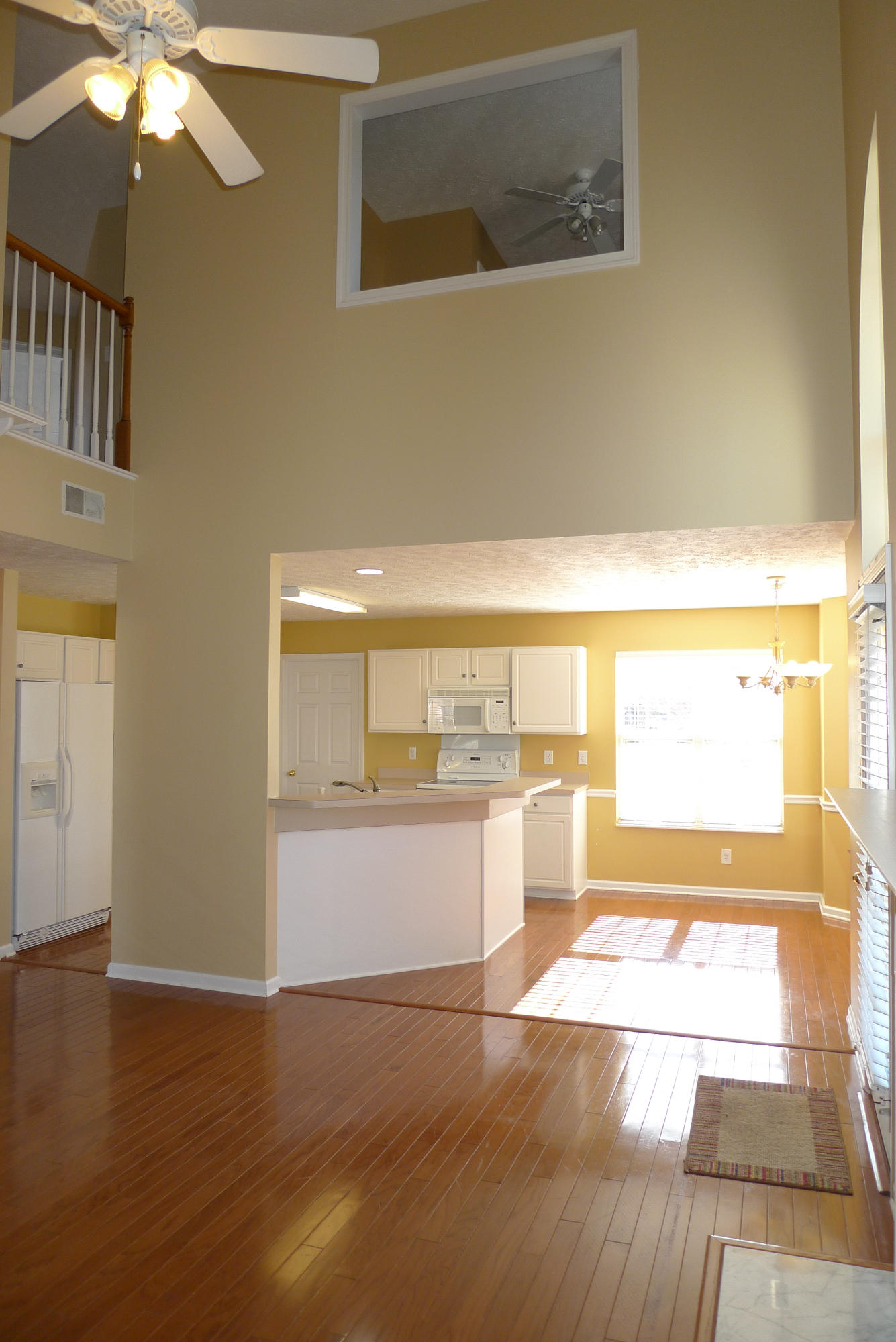 1121 Vale View Road Knoxville, TN 37922 - Photo 7 of 34 Family Room Looking to Kitchen