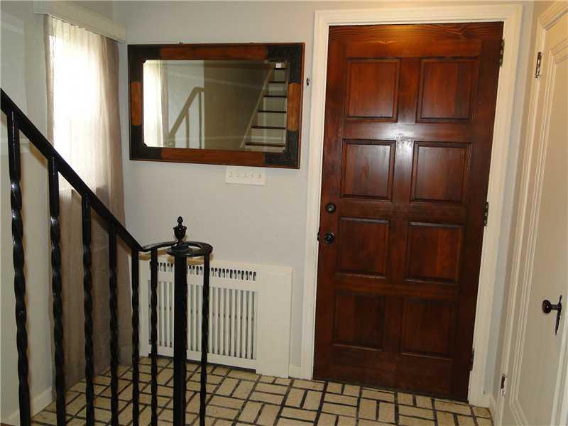 522 Kelso Road Mt. Lebanon, PA 15243 - Photo 5 of 25 Entry/Foyer.