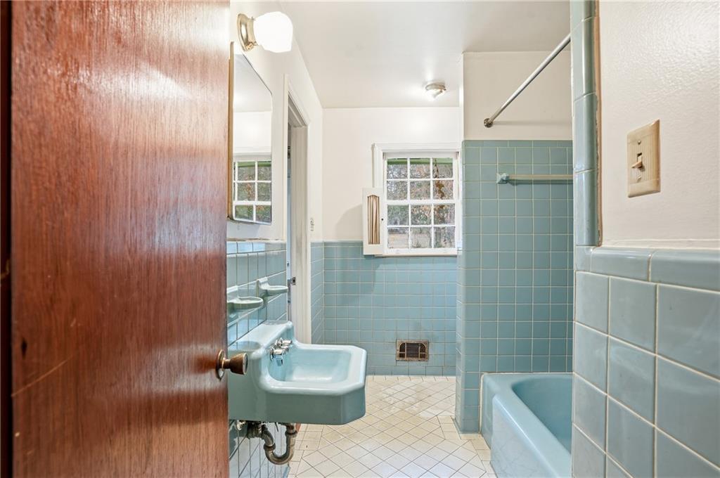2935 Heather Drive East Point, GA 30344 - Photo 11 of 25 a bathroom with a sink a toilet and shower