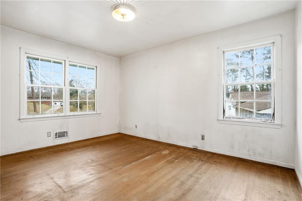 2935 Heather Drive East Point, GA 30344 - Photo 20 of 25 an empty room with a window