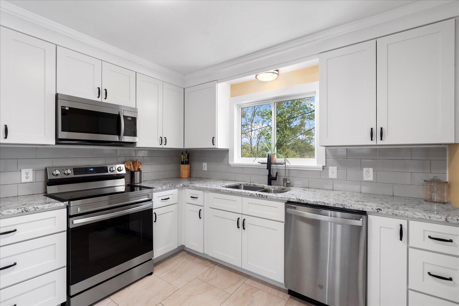 1249 Northern Hills Road Hixson, TN 37343 - Photo 11 of 44 New Fully Equipped Kitchen