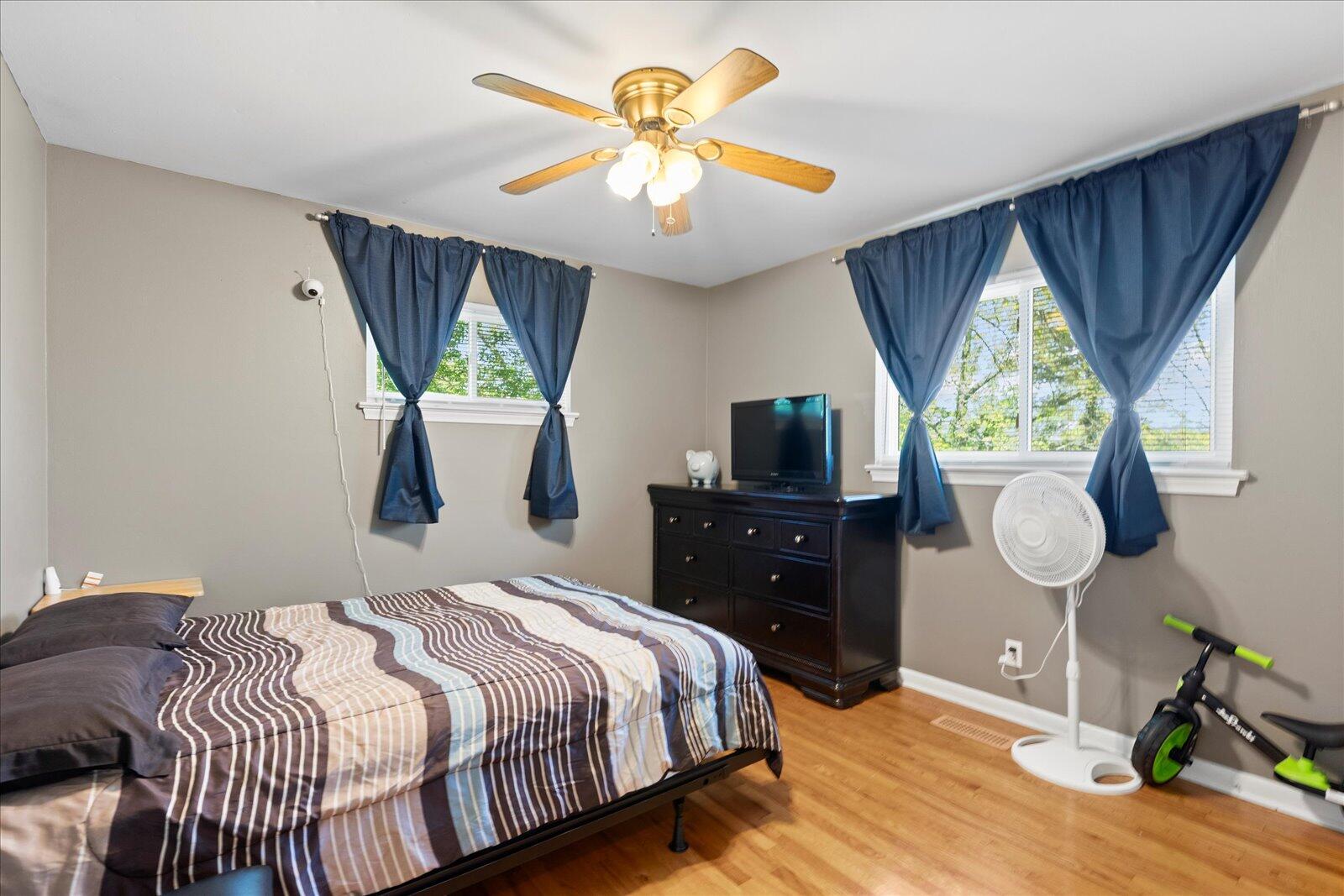 1249 Northern Hills Road Hixson, TN 37343 - Photo 19 of 44 2nd Bedroom w/Lots of Windows