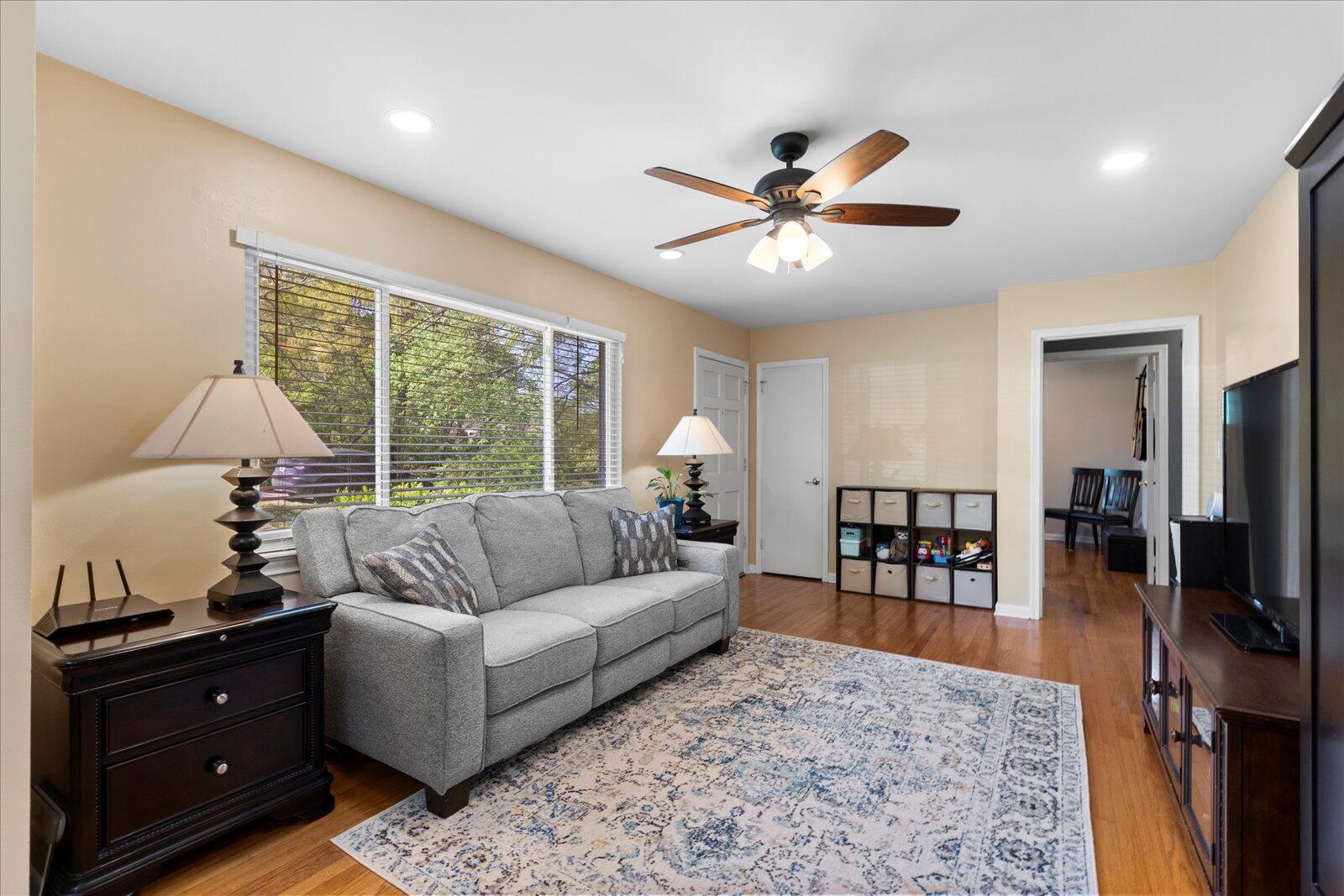 1249 Northern Hills Road Hixson, TN 37343 - Photo 7 of 44 Spacious Living Room