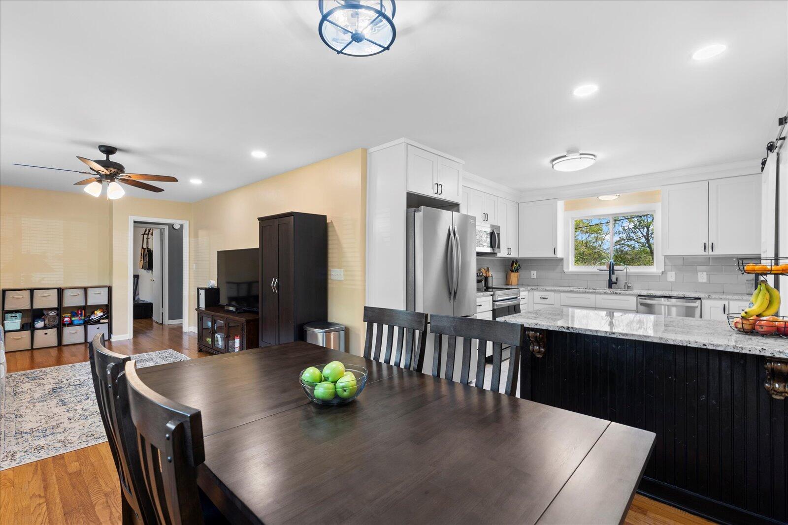 1249 Northern Hills Road Hixson, TN 37343 - Photo 10 of 44 Combined Dining and Living