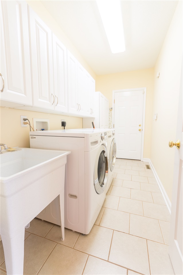 18 King Richard Road Waynesboro, VA 22980 - Photo 18 of 31 a utility room with dryer and washer