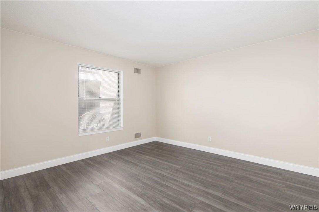 4547 Chestnut Ridge Road, Unit 114B Amherst, NY 14228 - Photo 11 of 17 Primary en suite