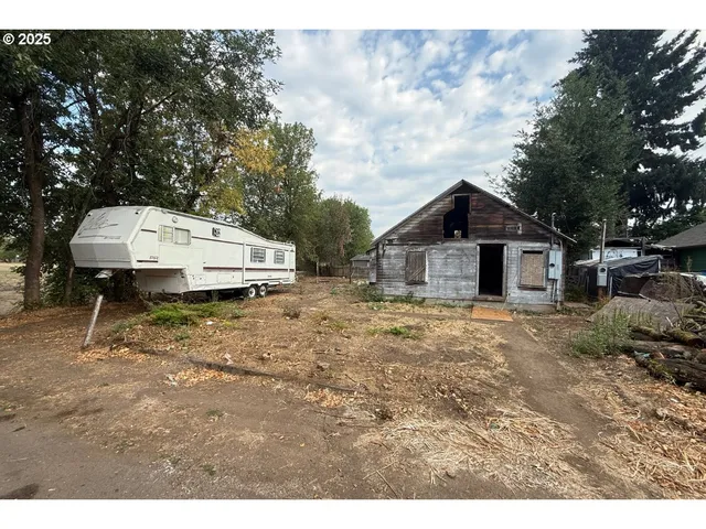 a house view with a backyard space