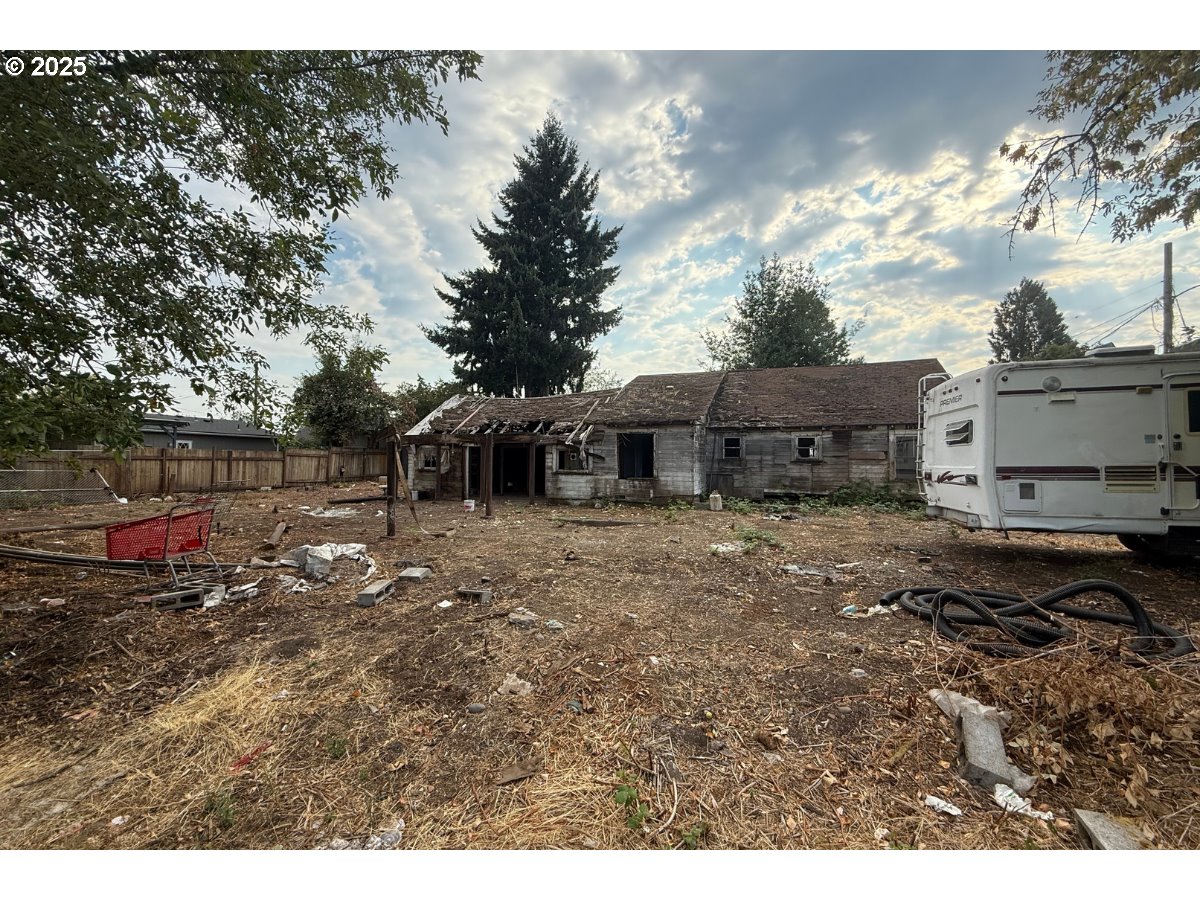 2799 Bell Avenue Eugene, OR 97402 - Photo 5 of 9 a view of a house with a yard