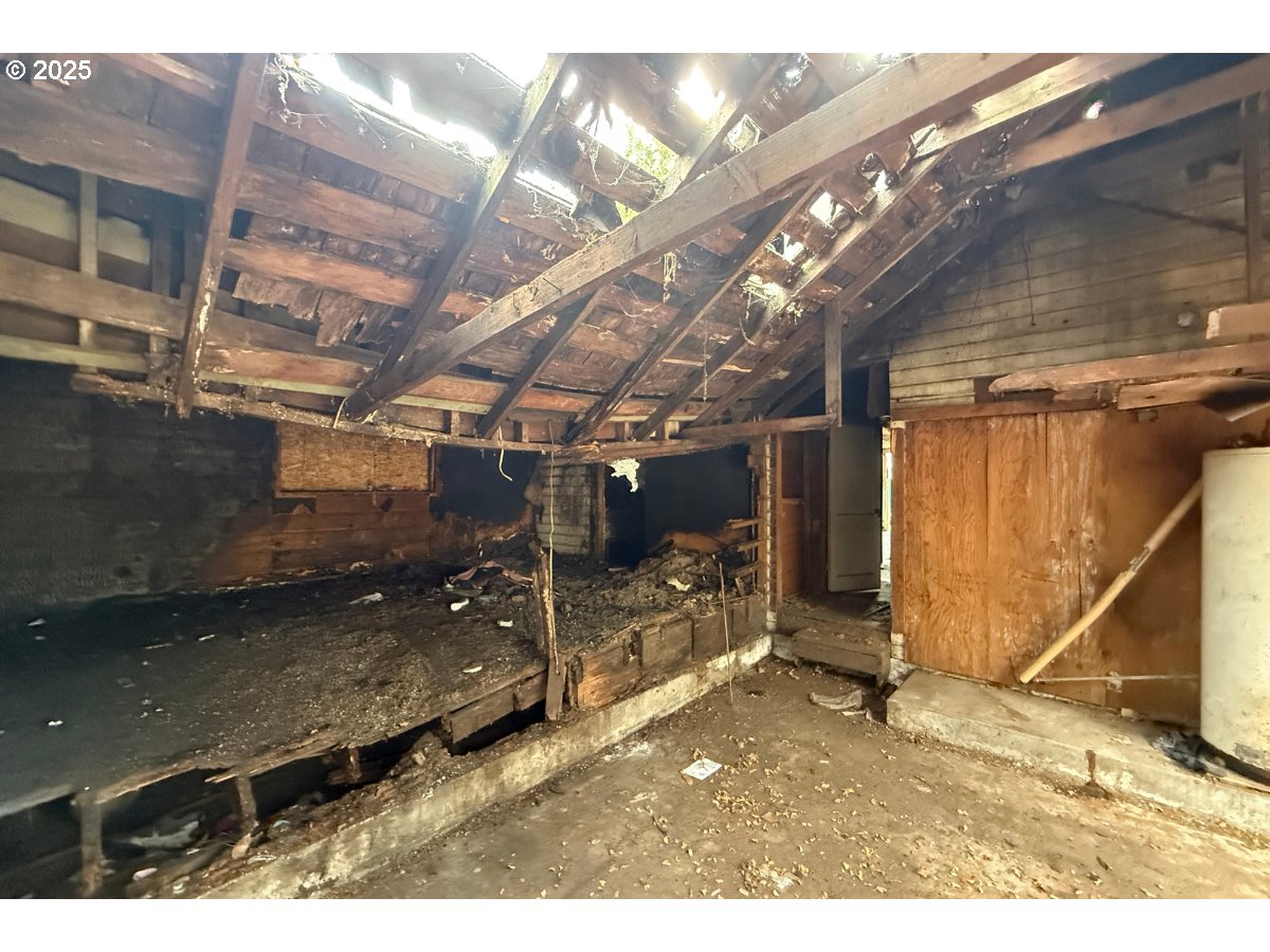 2799 Bell Avenue Eugene, OR 97402 - Photo 7 of 9 a view of a room with gym equipment