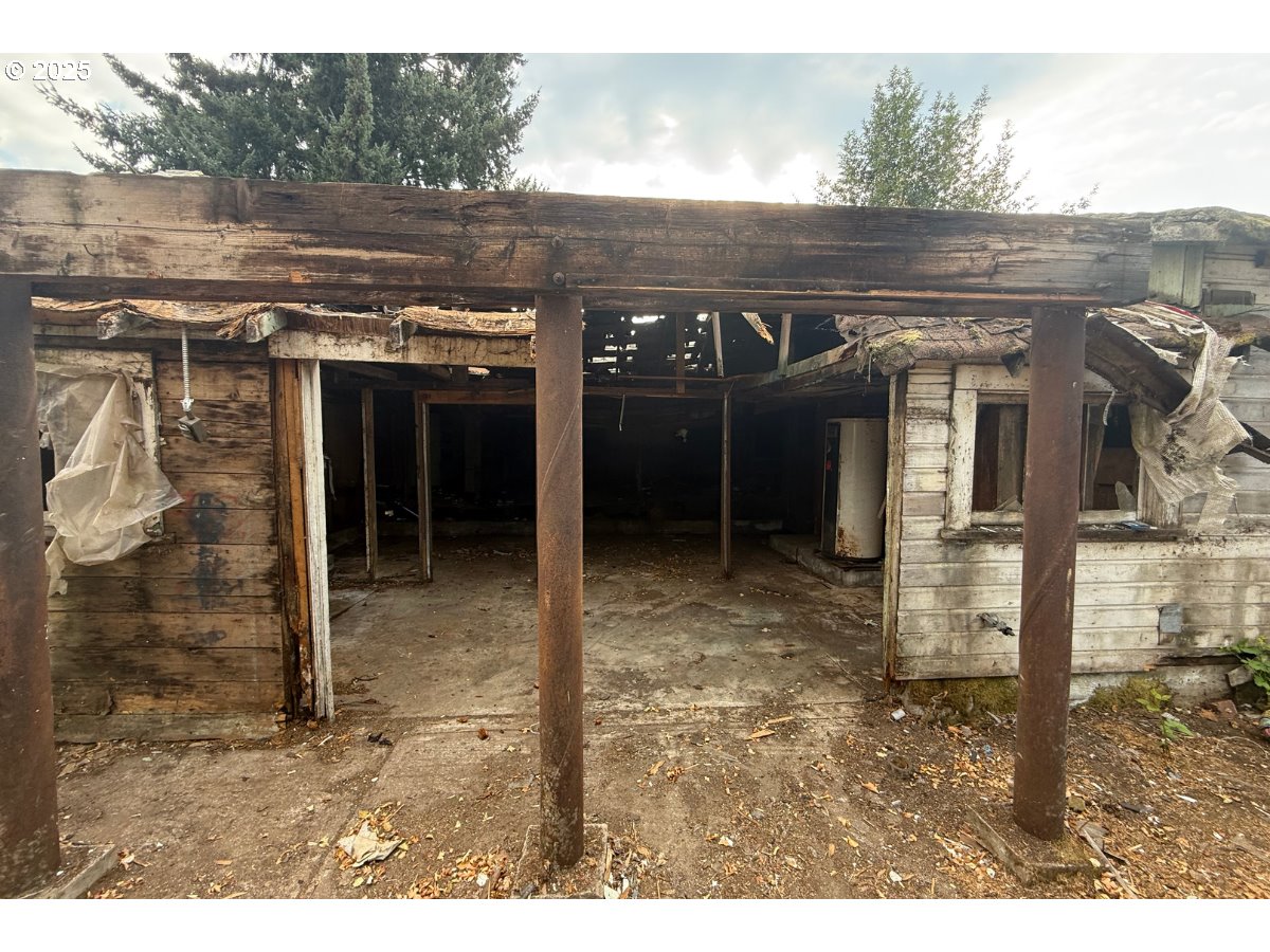 2799 Bell Avenue Eugene, OR 97402 - Photo 9 of 9 a view of outdoor space and patio