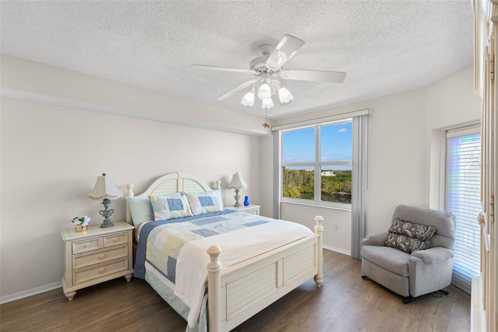 6475 Shoreline Drive, Unit 5403 St. Petersburg, FL 33708 - Photo 22 of 46 a bedroom with bed and a window