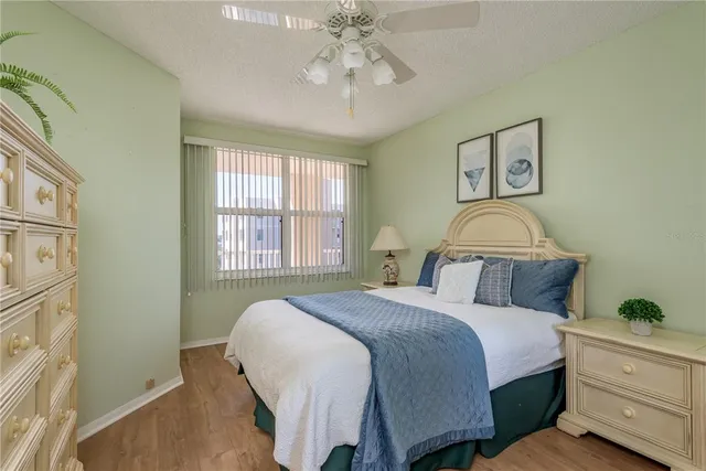 a view of livingroom with furniture