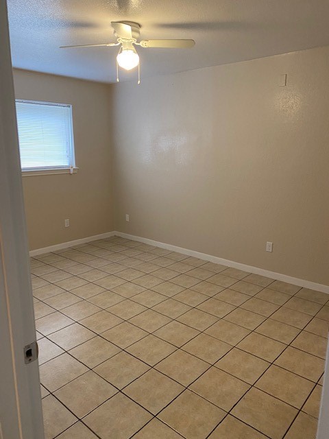 3206 Lobit Drive, Unit 42 Dickinson, TX 77539 - Photo 17 of 19 an empty room with a chandelier fan