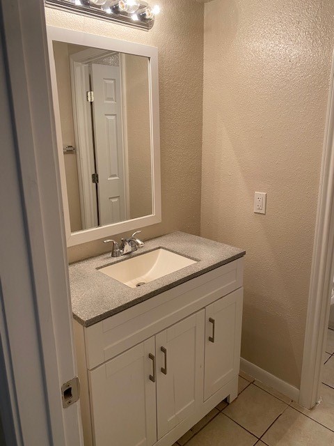 3206 Lobit Drive, Unit 42 Dickinson, TX 77539 - Photo 9 of 19 a bathroom with a sink and vanity