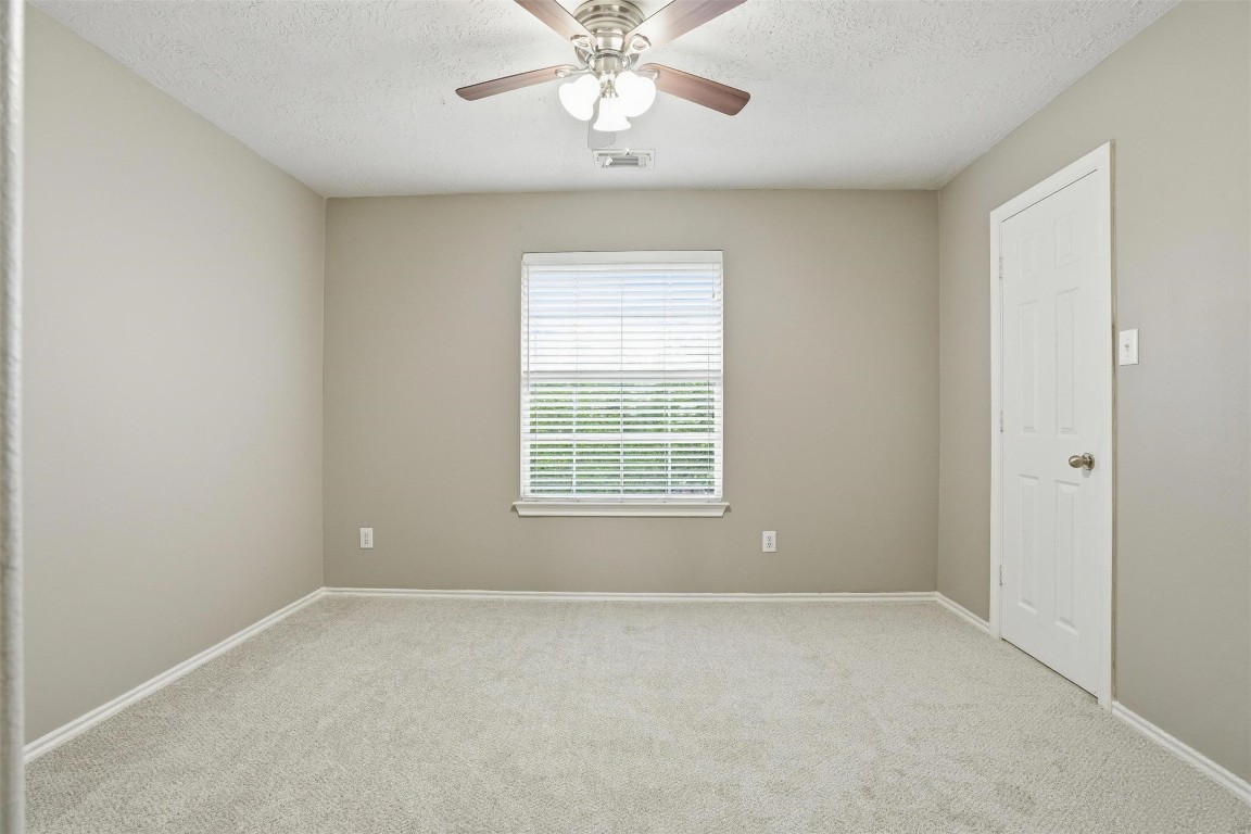 13084 Peppergate Lane Houston, TX 77044 - Photo 8 of 10 an empty room with a window and a fan